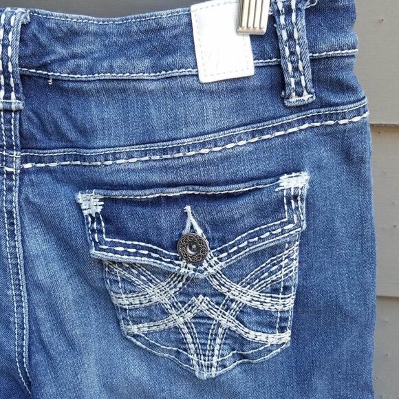 Maurices Cropped Jeans with Bling Flap Pockets Size 5/6 - Picture 6 of 10